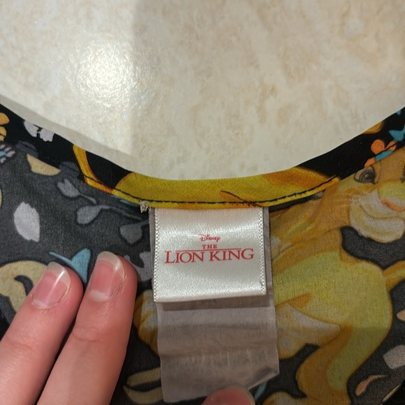 Disney scrub top size medium Lion King - Picture 3 of 3